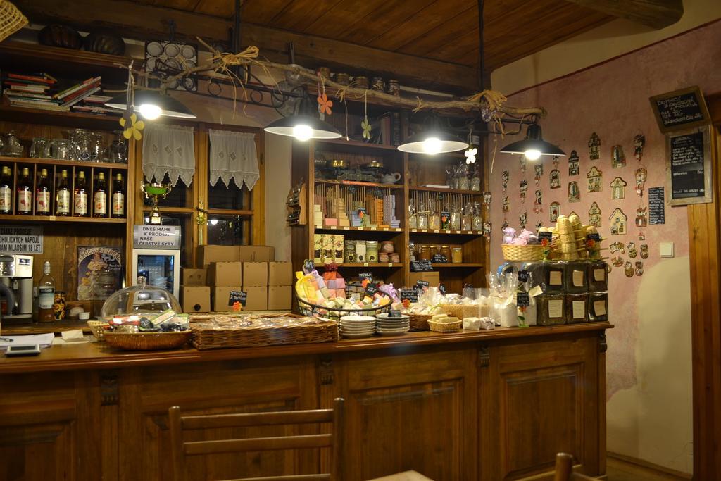 Penzion Dvur Krasikov Kokasice ภายนอก รูปภาพ